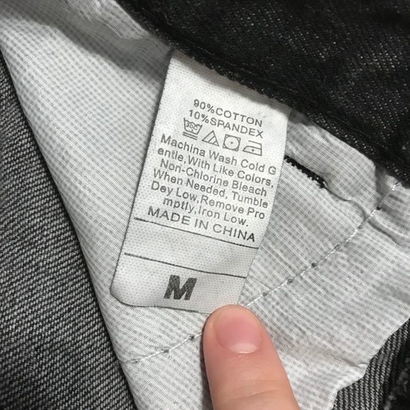 🌟BRAND NEW🤩Distressed jean shorts - Picture 4 of 4